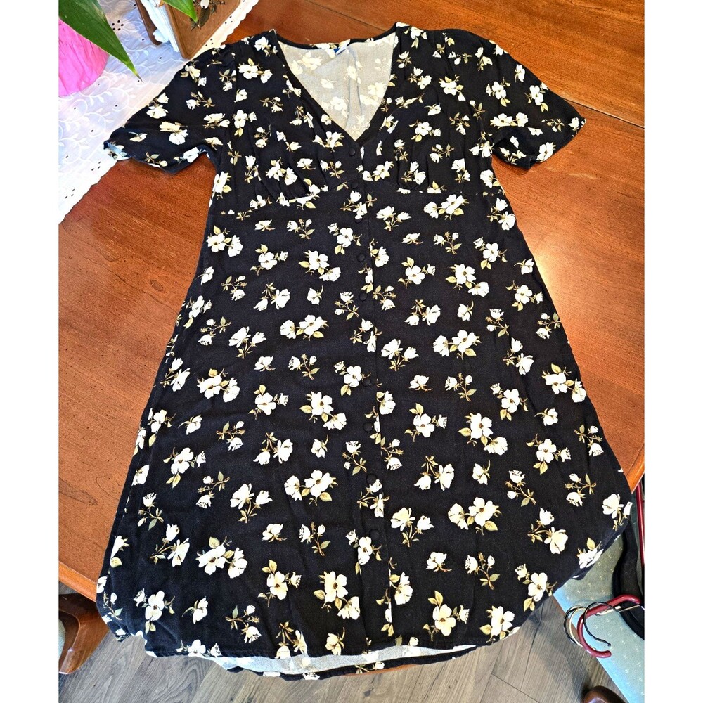 Old Navy Women's M Black/White Floral A-Line V-Neck Short Sleeve Knee Dress